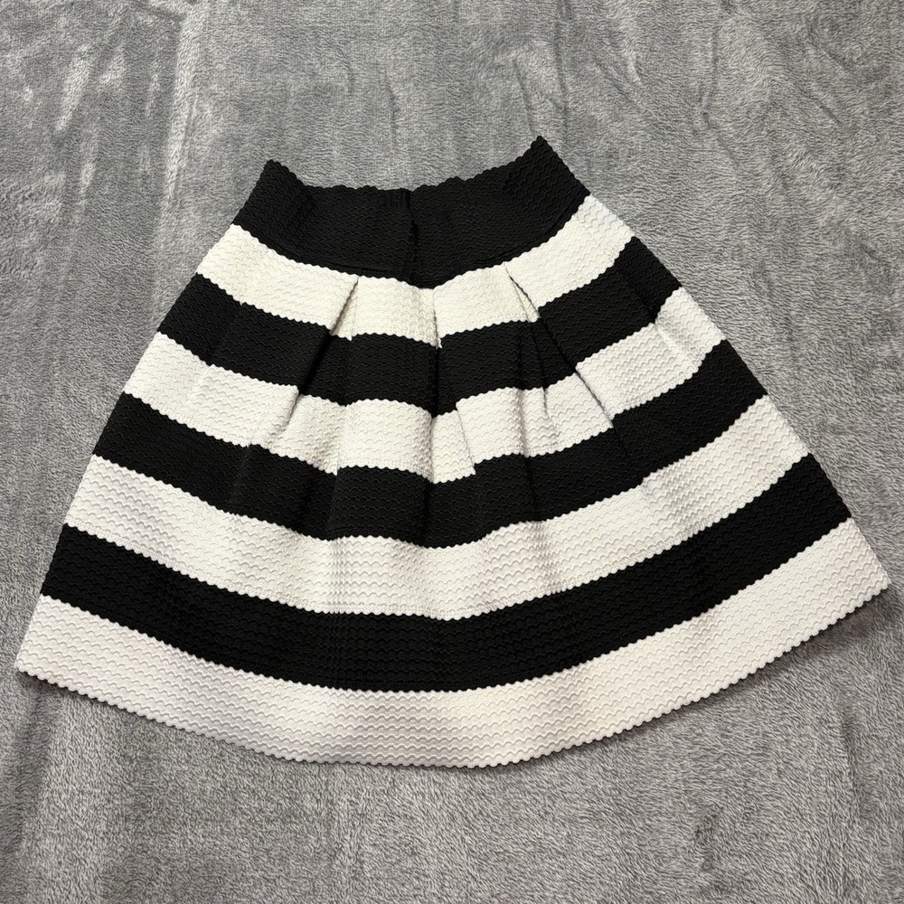 Black White Striped Skater Skirt Women Size S Textured Stretch Mini Skirt